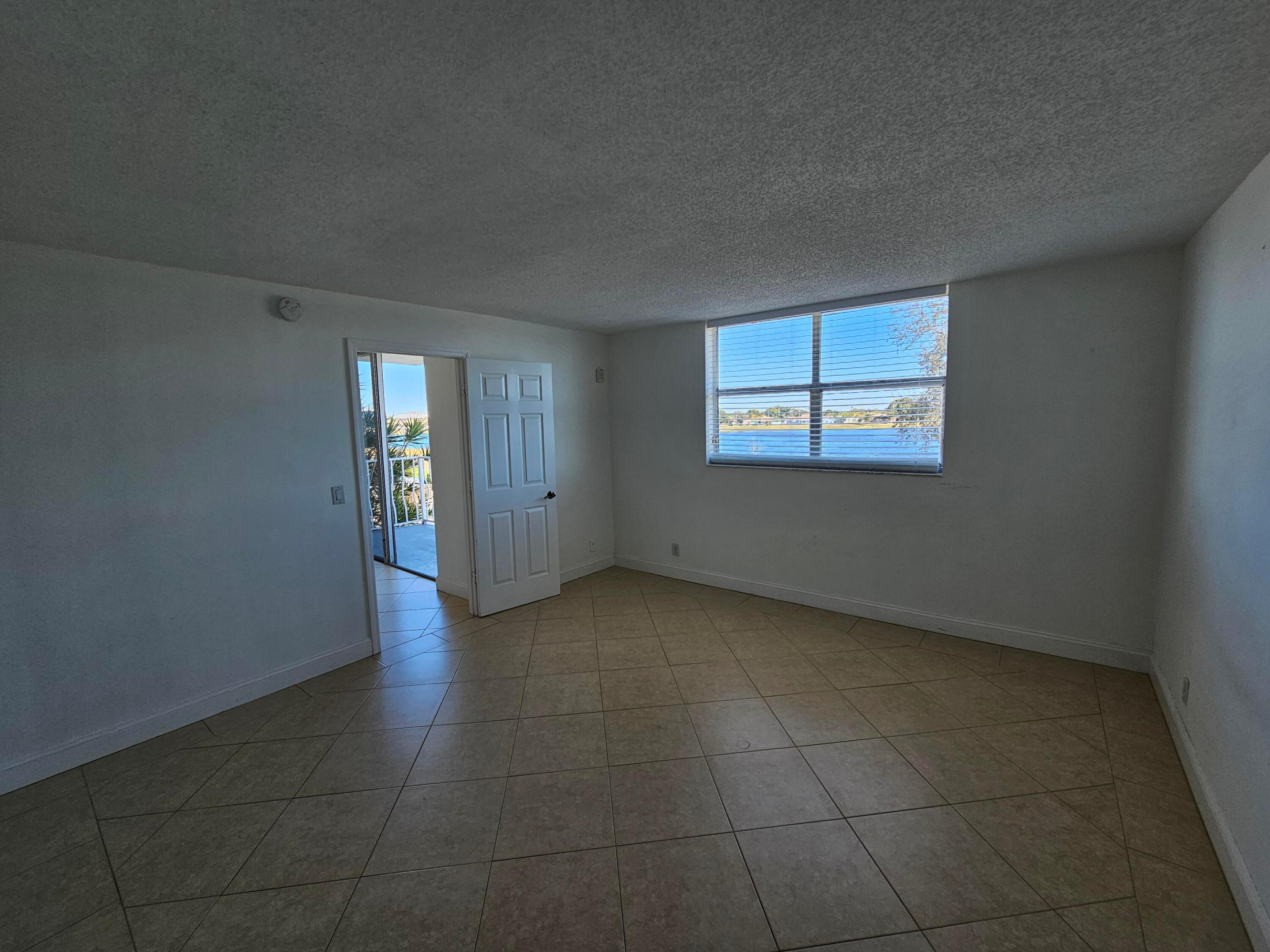 BREAKWATERS OF THE PALM BEACHES CONDO - Residential Lease