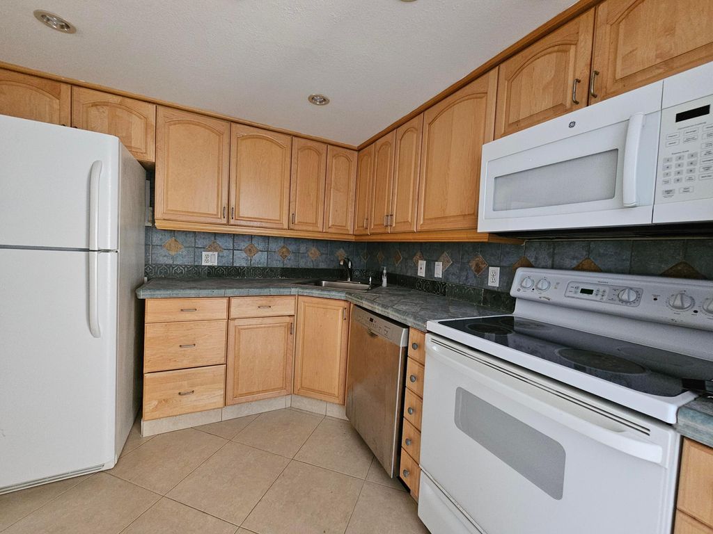 Photo of 470 Executive Center Drive #2g, West Palm Beach, FL 33401 (MLS # R11167121)