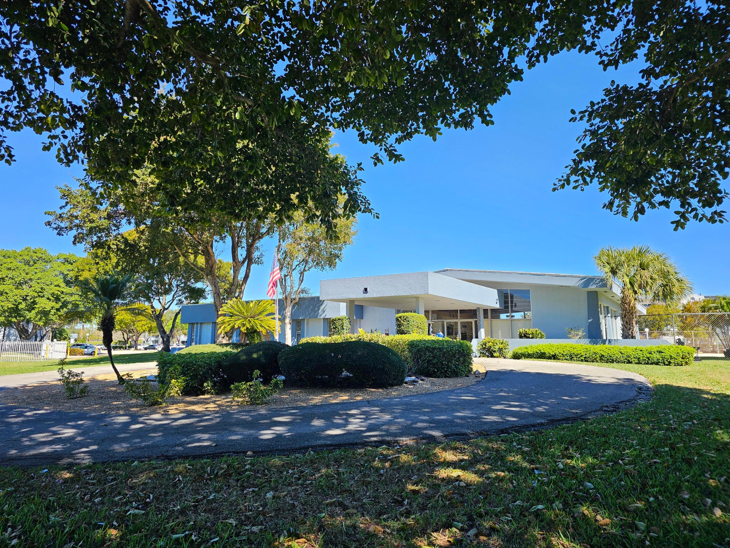 BREAKWATERS OF THE PALM BEACHES CONDO - Residential Lease