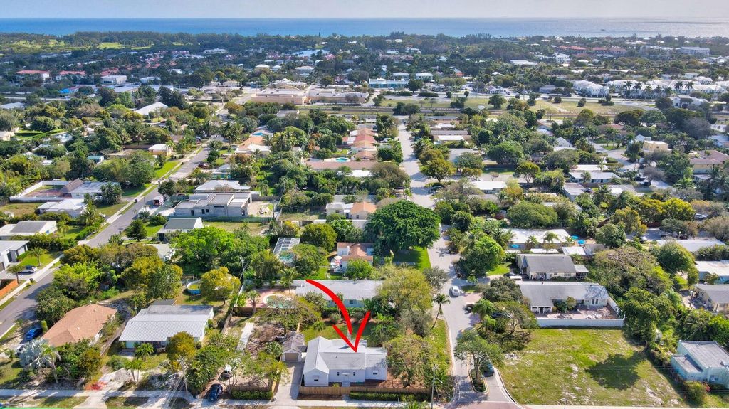 Photo of 1303 NE 2nd Avenue, Delray Beach, FL 33444 (MLS # R11147442)