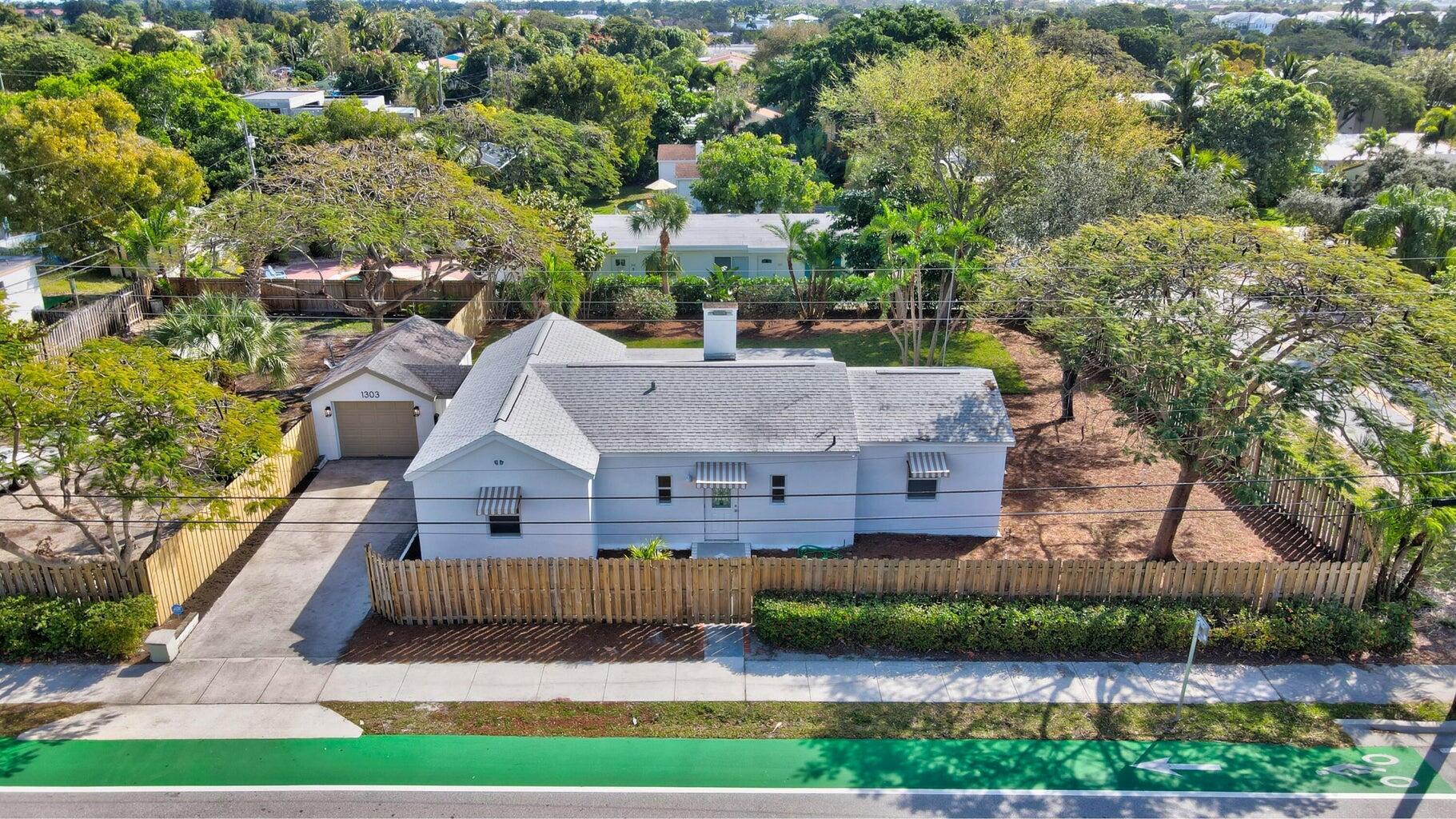 View photos, virtual tours, details... 1303 NE 2nd Avenue