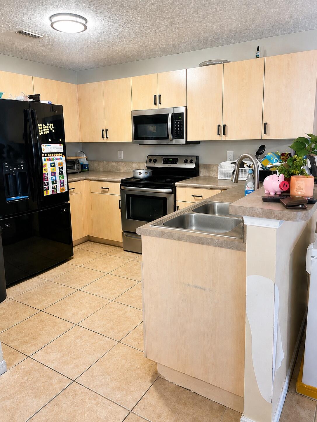 Properties 3331 Commodore Court