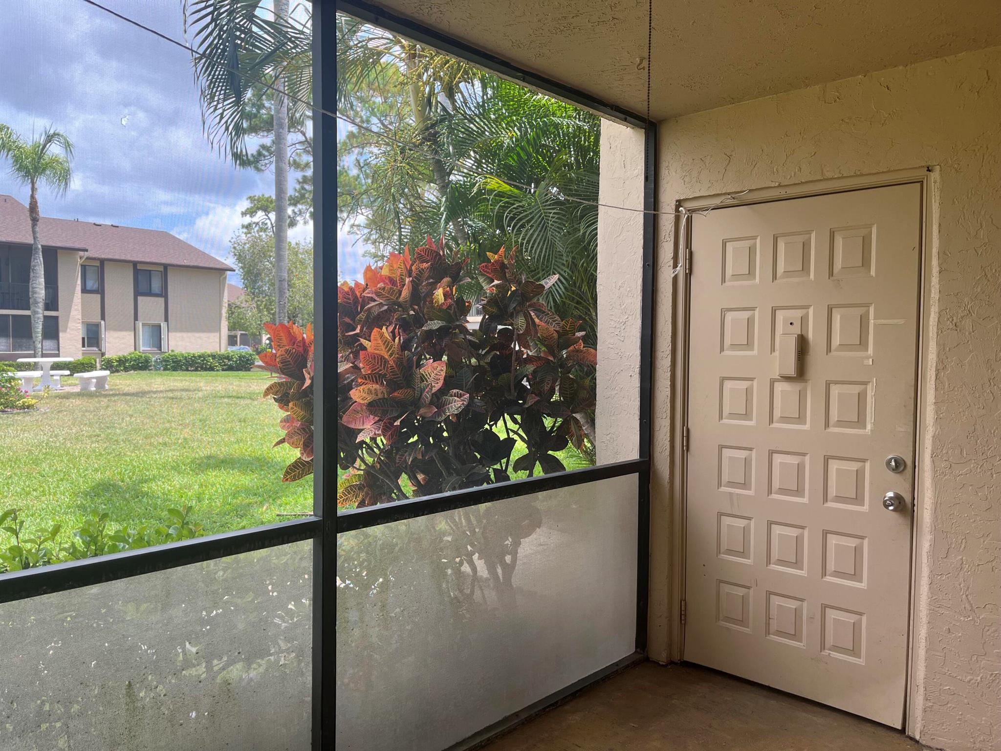 441 Pine Glen Lane B1, Greenacres, FL, 33463/$99,900 1 441 Pine Glen Lane B1