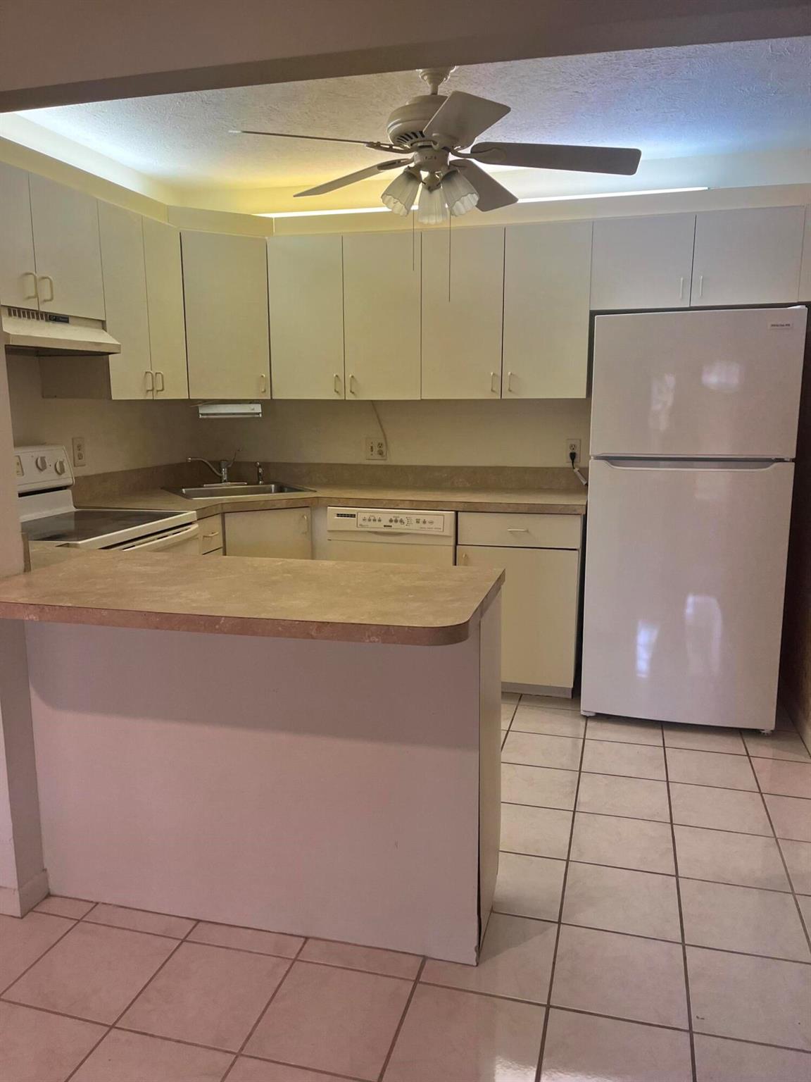 441 Pine Glen Lane B1, Greenacres, FL, 33463/$99,900 4 441 Pine Glen Lane B1