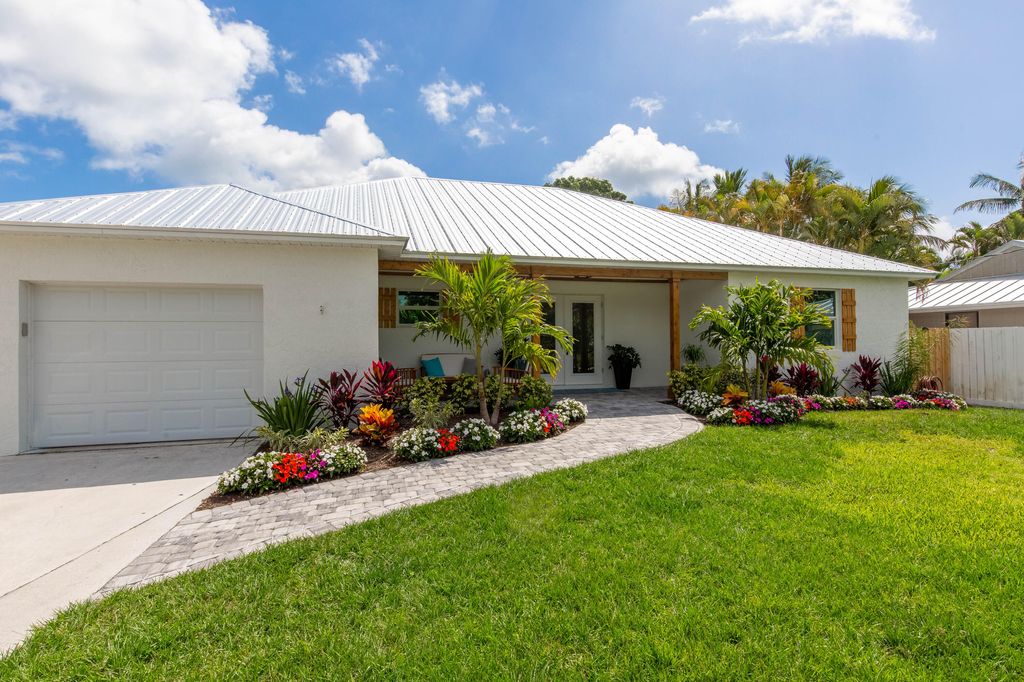 Photo of 8265 SE Pinehaven Avenue, Hobe Sound, FL 33455 (MLS # R10795471)