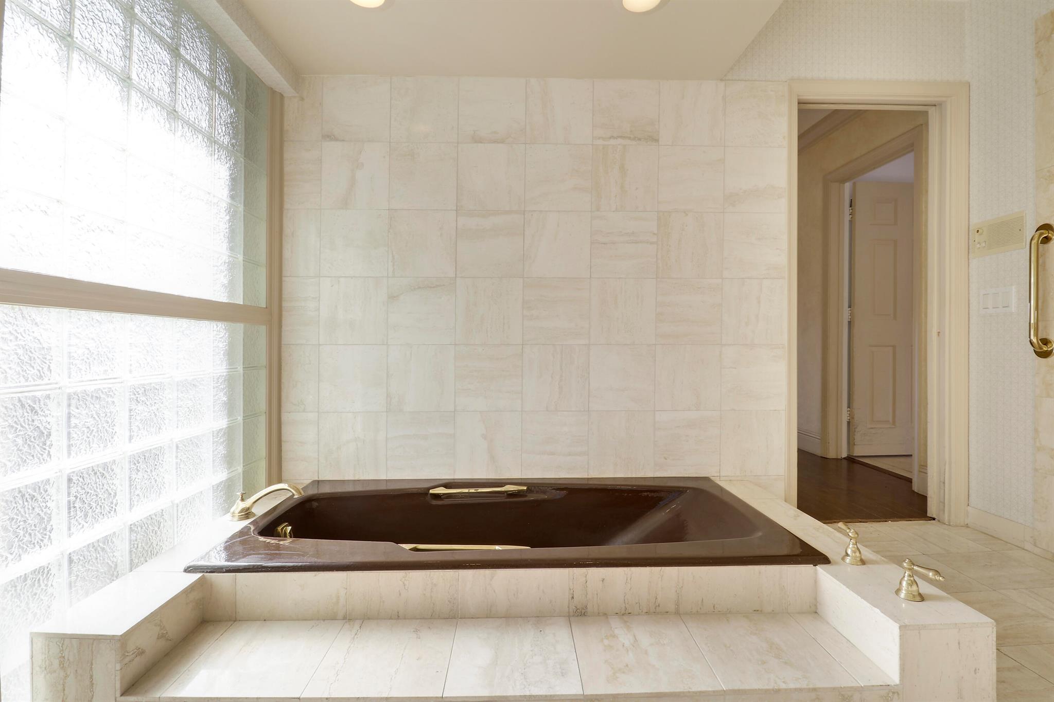 CORAL RIDGE COUNTRY CLUB - Residential