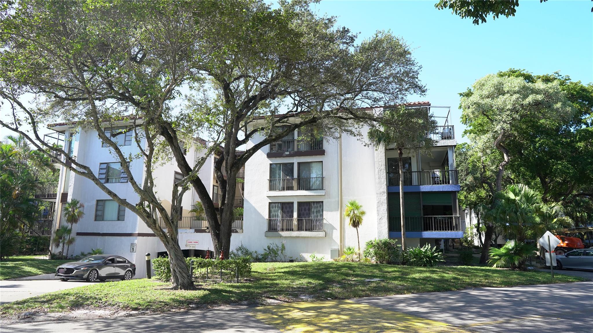 Falls of Inverrary - Residential