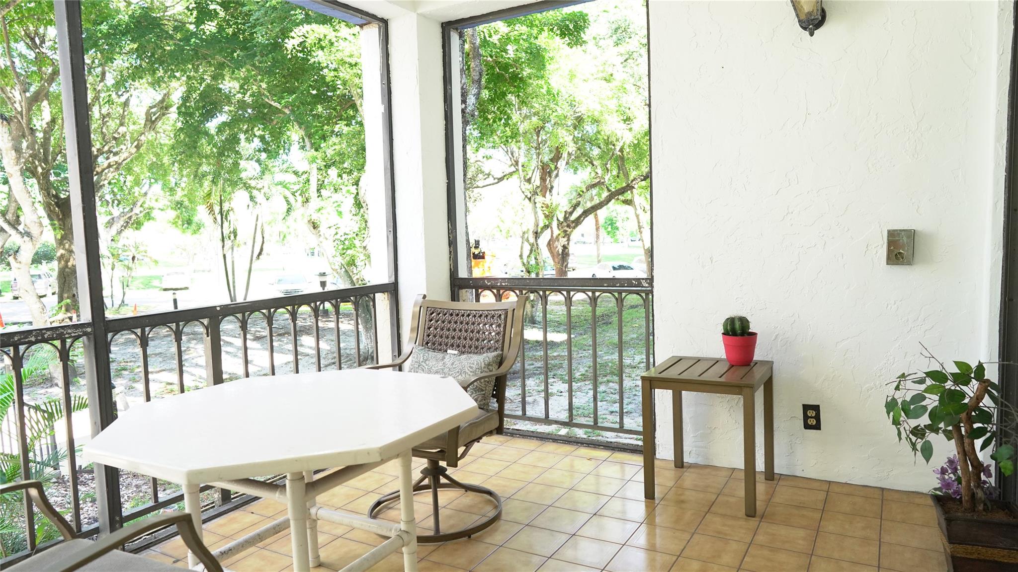 Falls of Inverrary - Residential