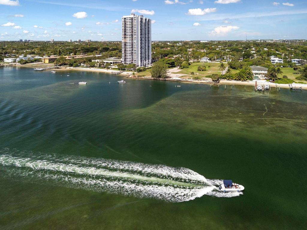 PALM BEACH HOUSE CONDO - Residential Lease