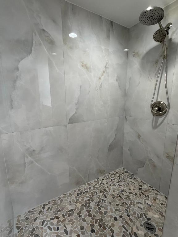 PALM BEACH HOUSE CONDO - Residential Lease