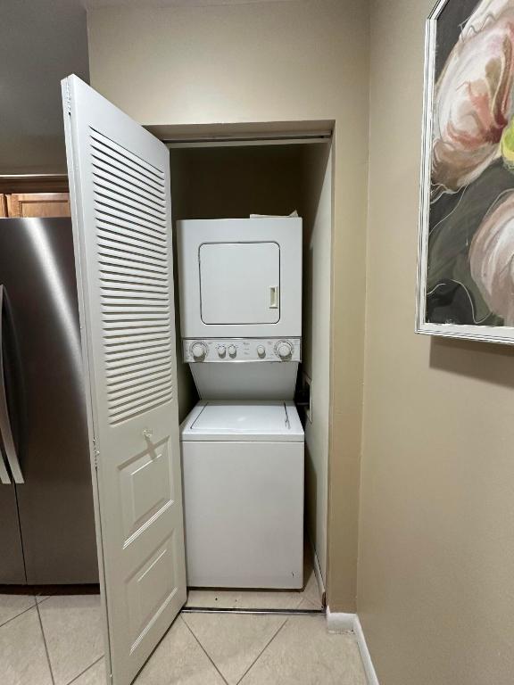 GLADES OF BOCA LAGO CONDO - Residential