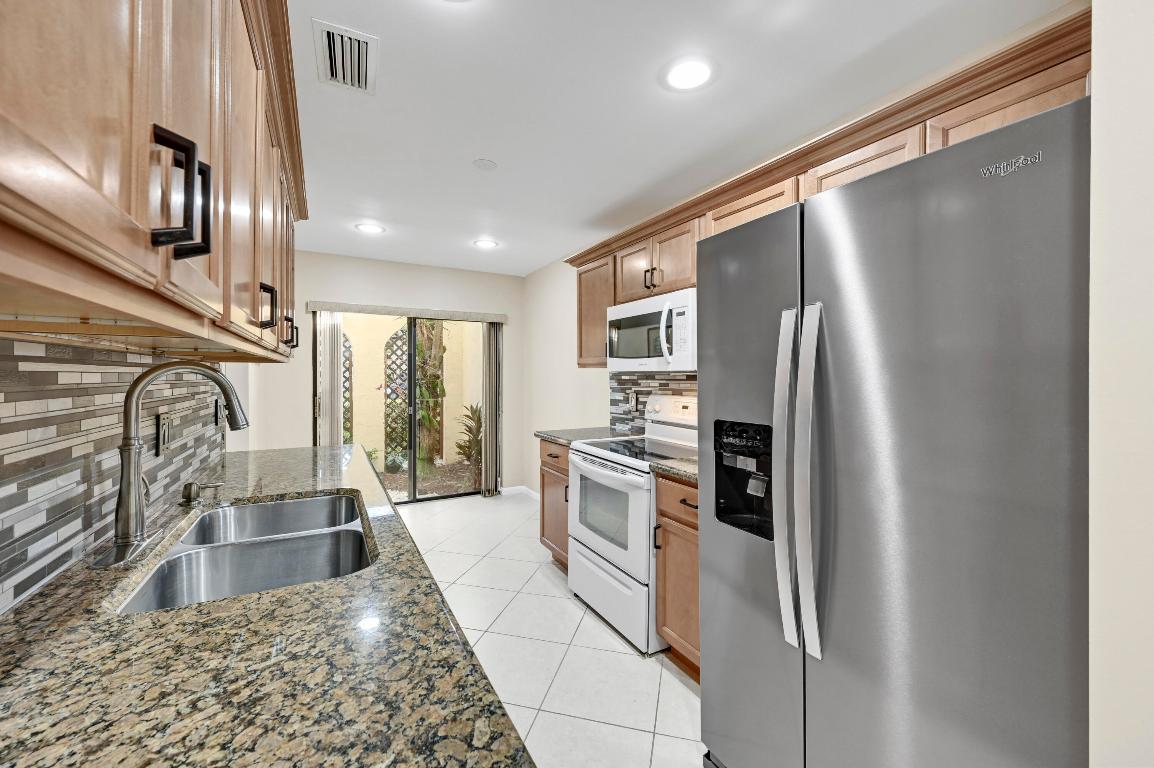 GLADES OF BOCA LAGO CONDO - Residential