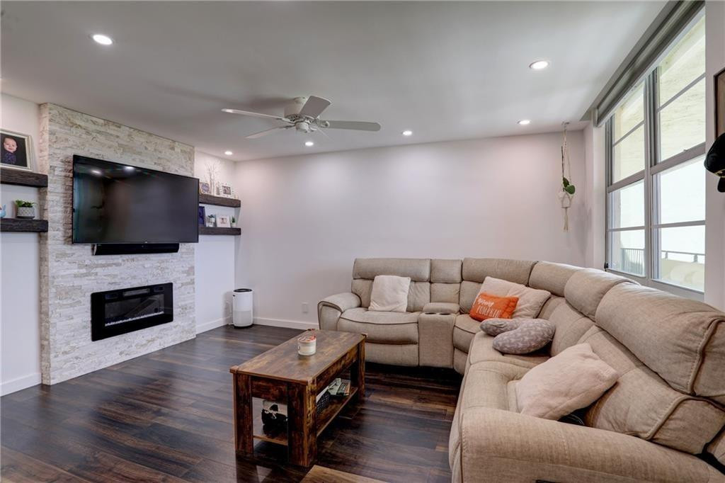 2400 NE 10th Street 402