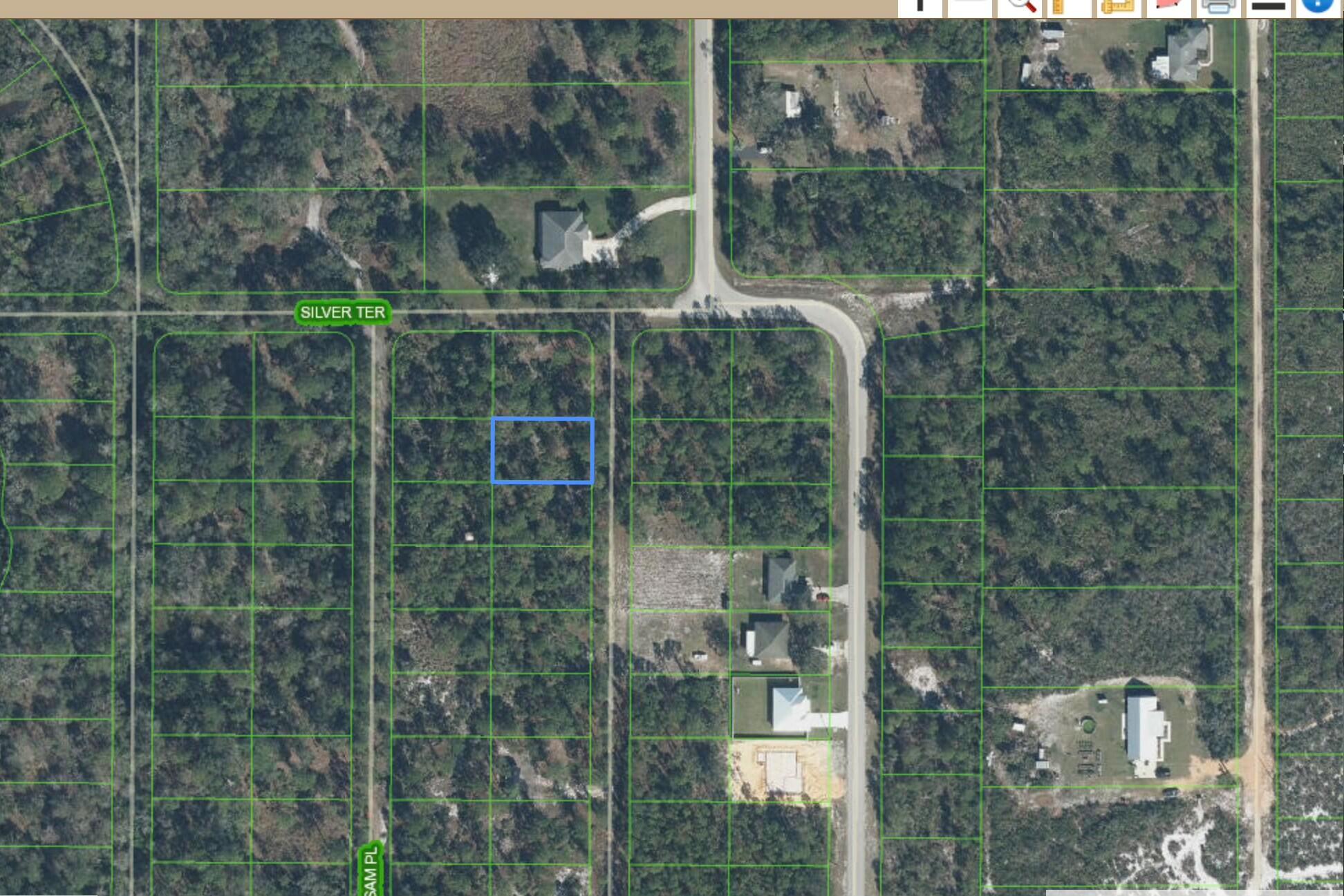 Fantastic lot for an investment opportunity or to build a new home on. Located just outside Sebring city limits, with the perfect mix of country living while being just outside all of the amenities within the city of Sebring.
