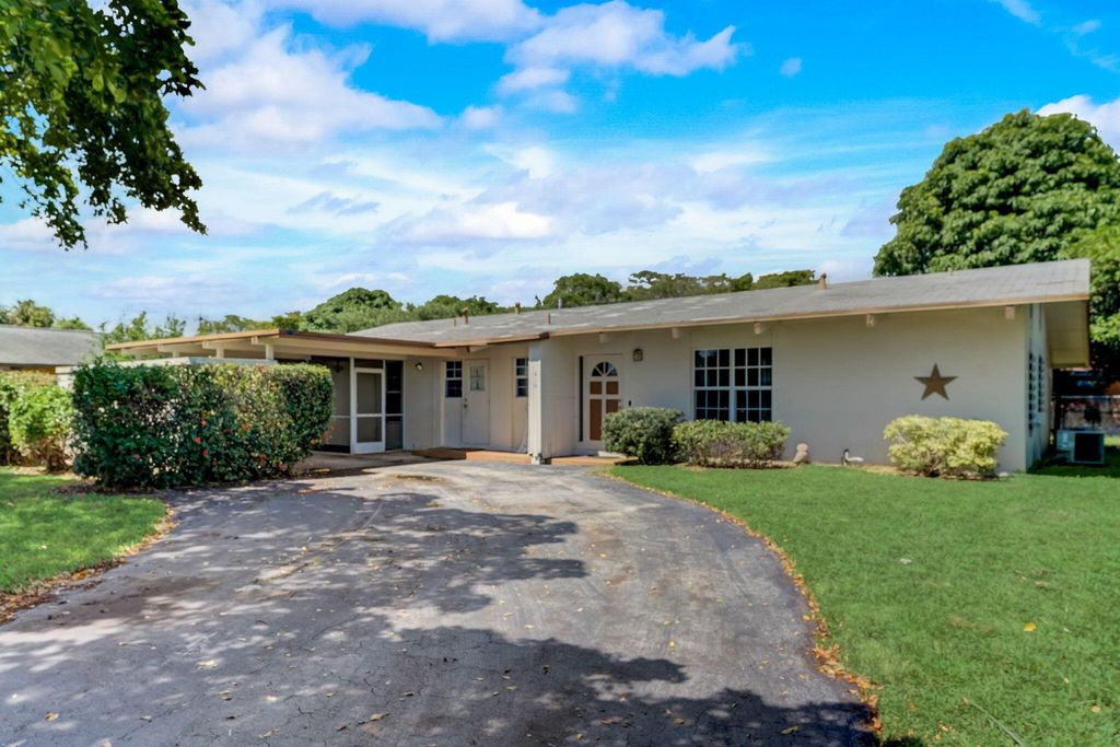 Photo of 419 Ontario Place, West Palm Beach, FL 33409 (MLS # R10915747)