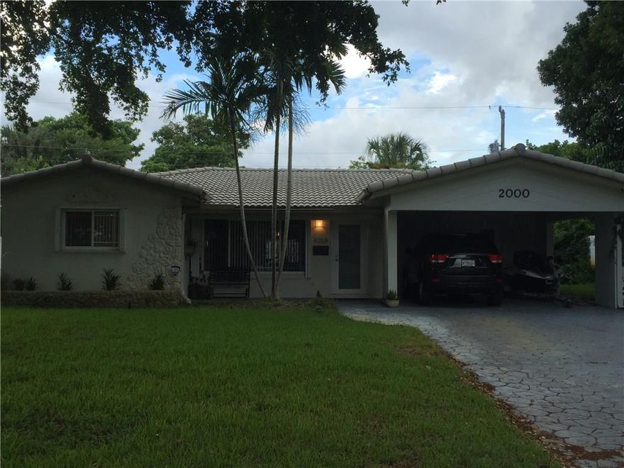 This 3/2 split bedroom home offers an open floor plan in beautiful Knoll Ridge neighborhood, located on a quiet street just to the west of U.S. 1 and close to the beach.  Large updated kitchen offering granite counter tops and ample storage.  Family room leads out to the covered patio and fenced back yard.  Move in ready!