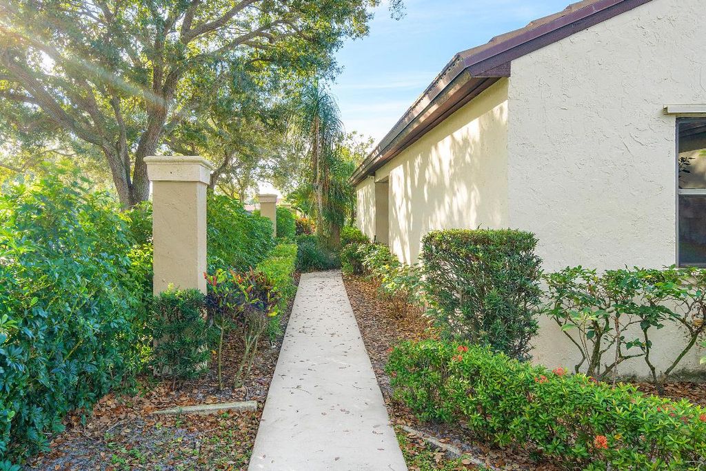 Photo of 62 Ironwood Way N, Palm Beach Gardens, FL 33418 (MLS # R10942799)