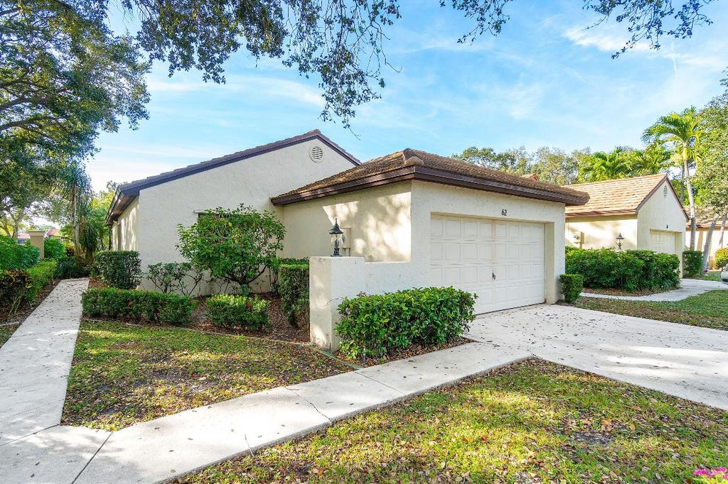 Photo of 62 Ironwood Way N, Palm Beach Gardens, FL 33418 (MLS # R10942799)