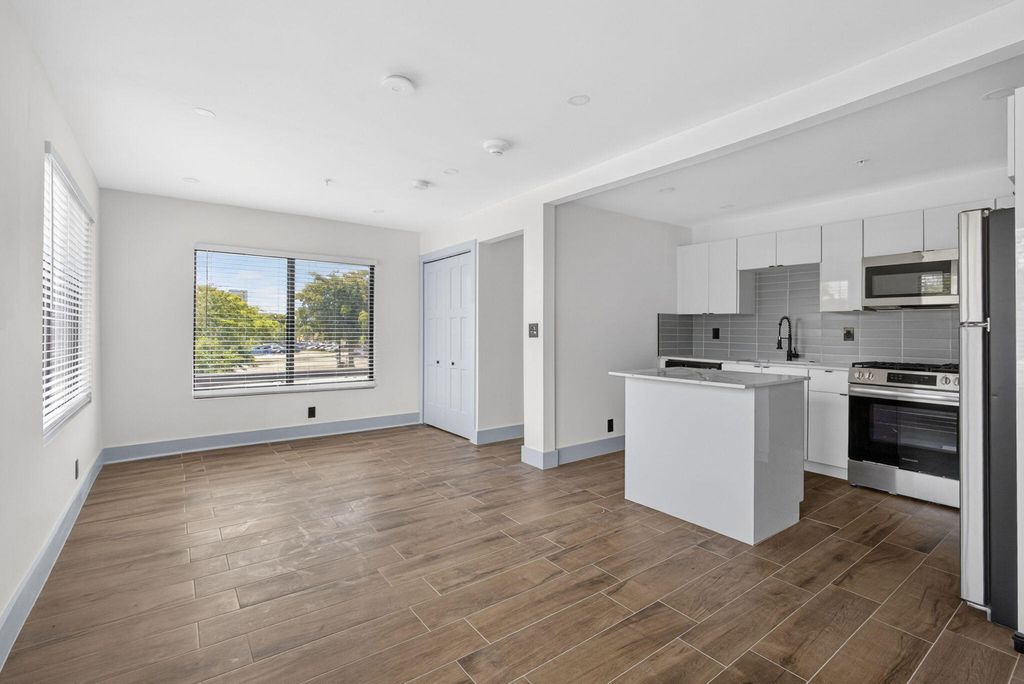 Photo of 2032 N Dixie Highway #5, West Palm Beach, FL 33407 (MLS # B26019141)