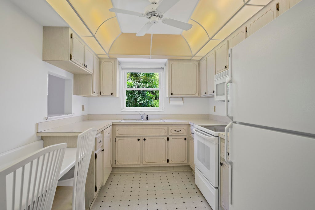 Photo of 2950 SE Ocean Boulevard #15-6, Stuart, FL 34996 (MLS # R11008960)