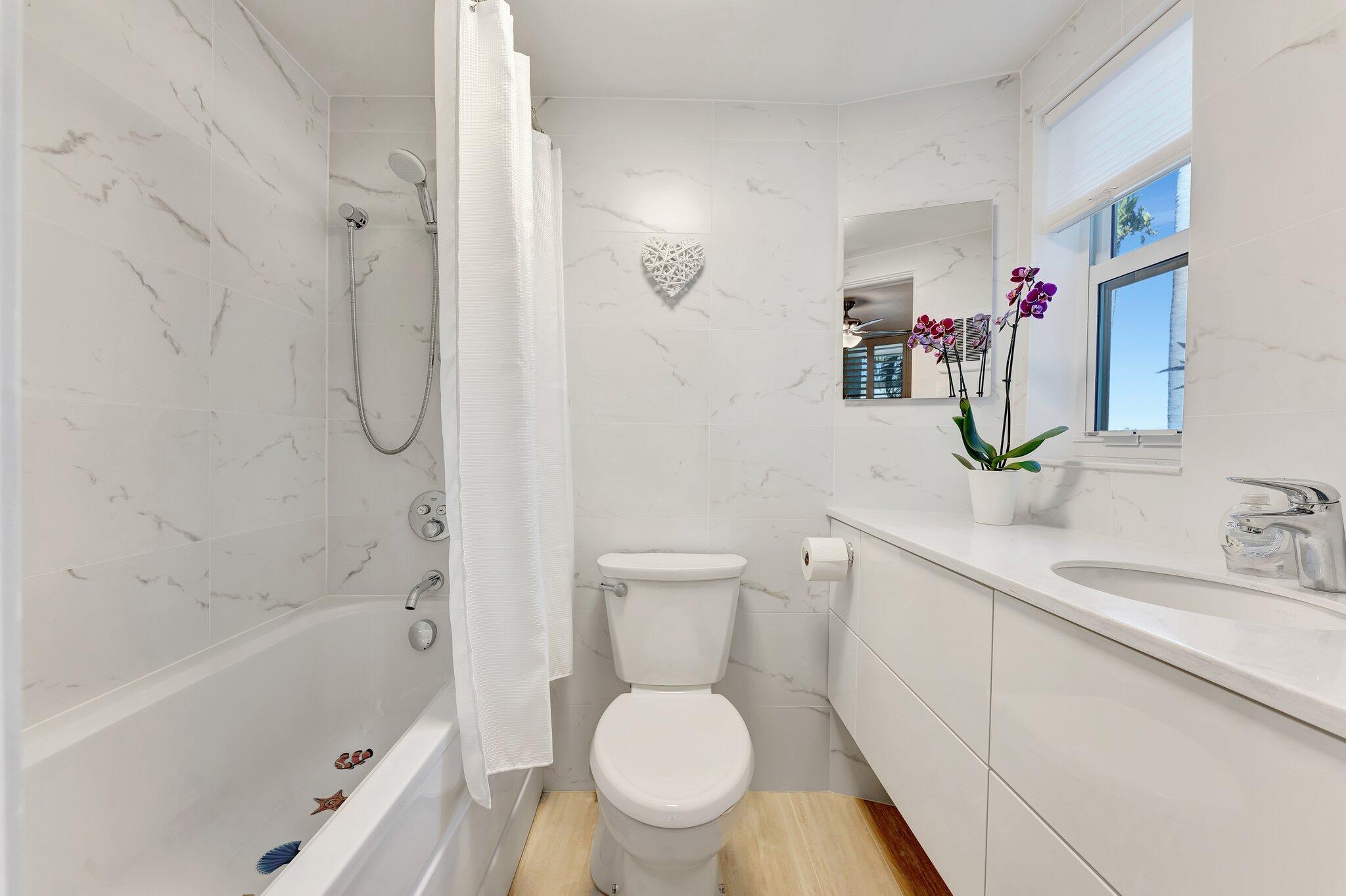 SUNRISE BAY CLUB CO-OP - Residential