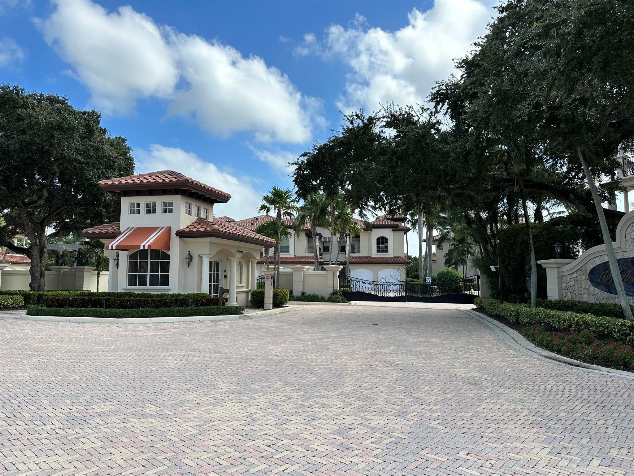 Soverel Harbour Marina - Land