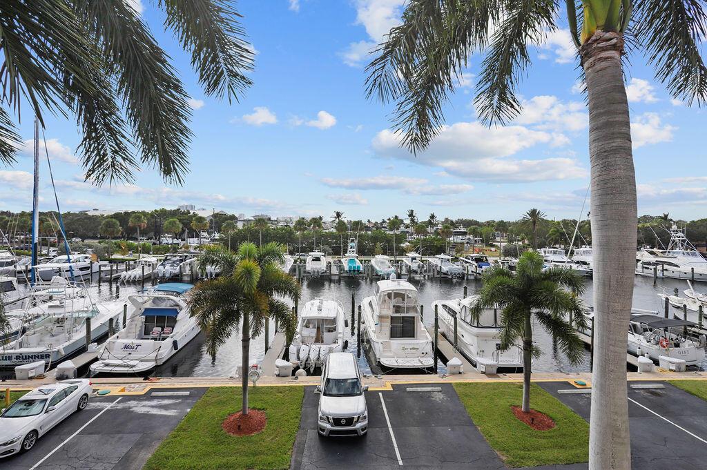 Soverel Harbour Marina - Land