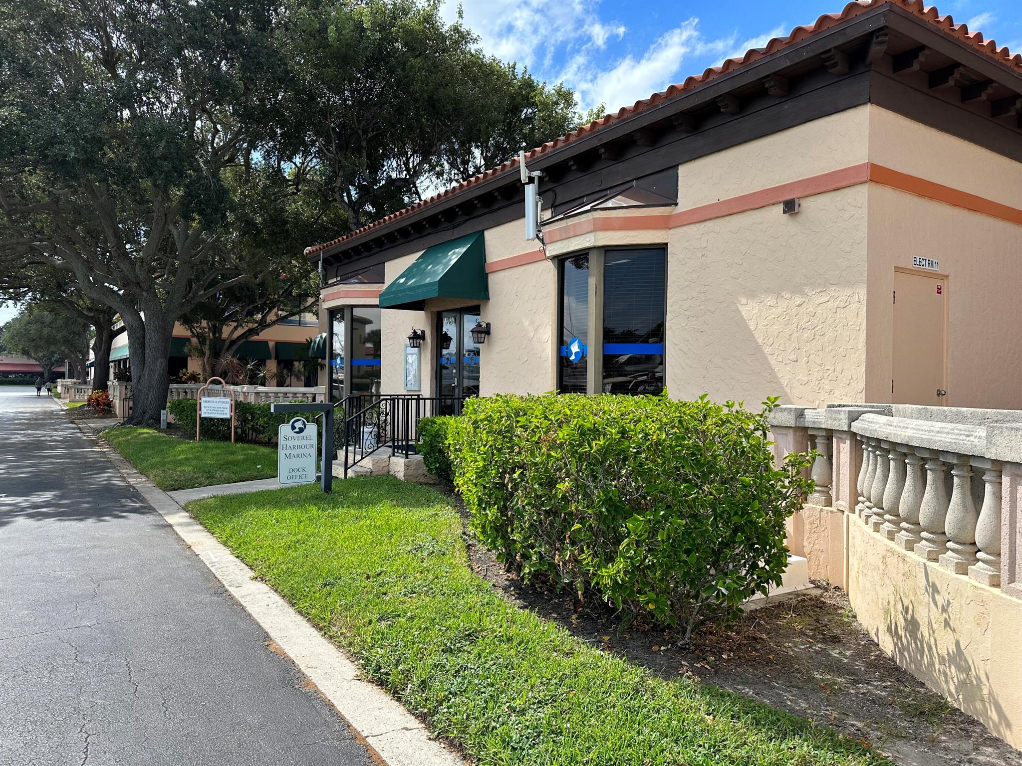 Soverel Harbour Marina - Land