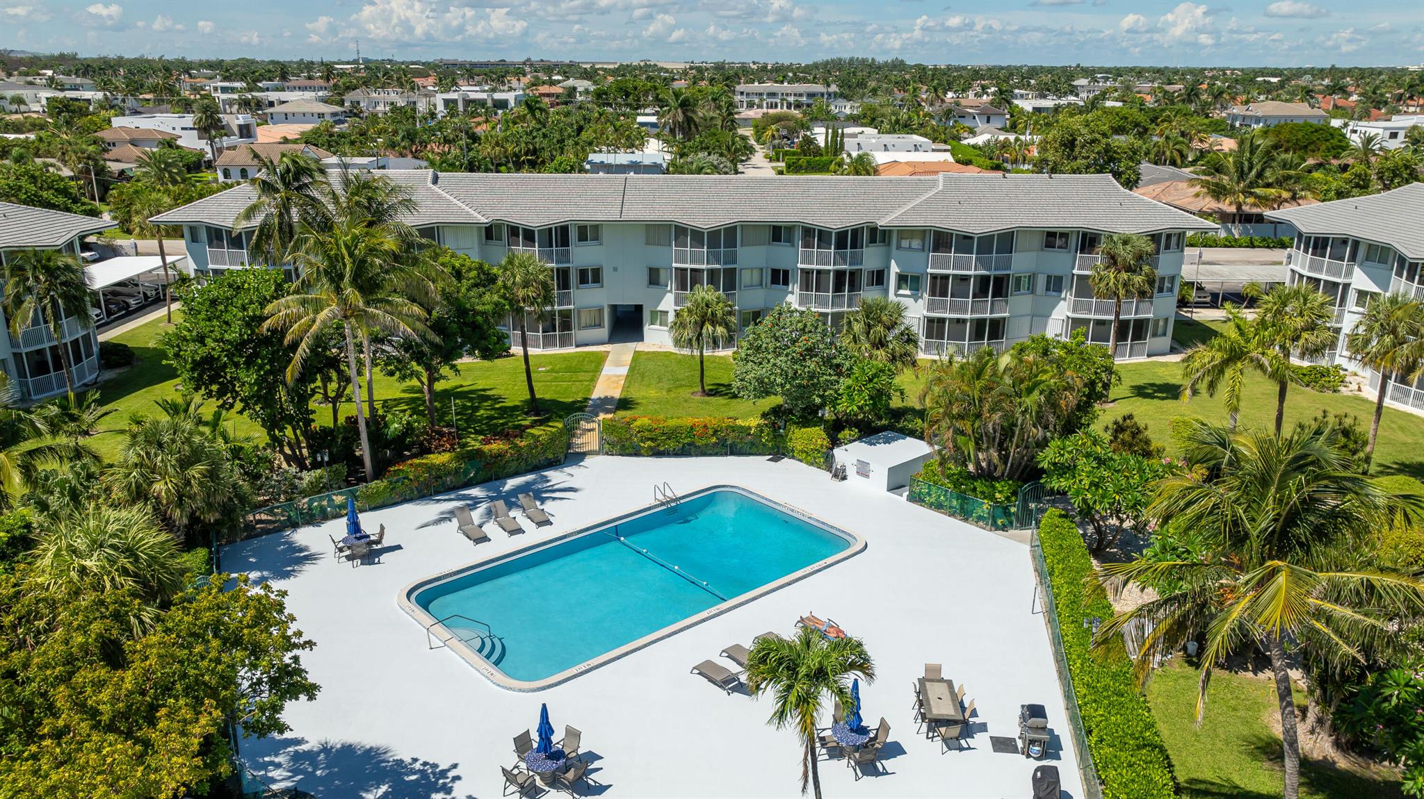 2700 Banyan Road 23