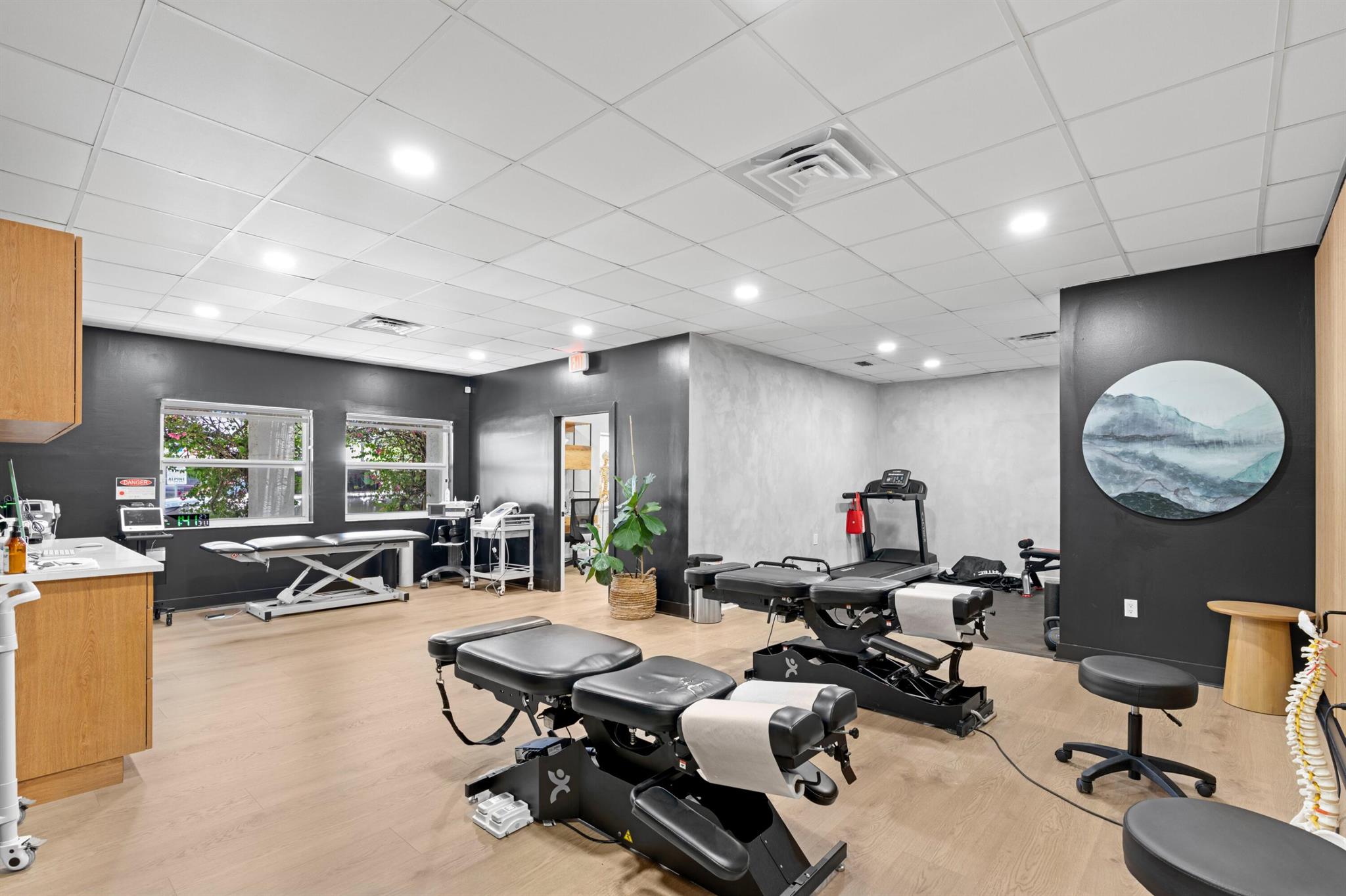 COLONIAL ESTATES - Commercial Sale