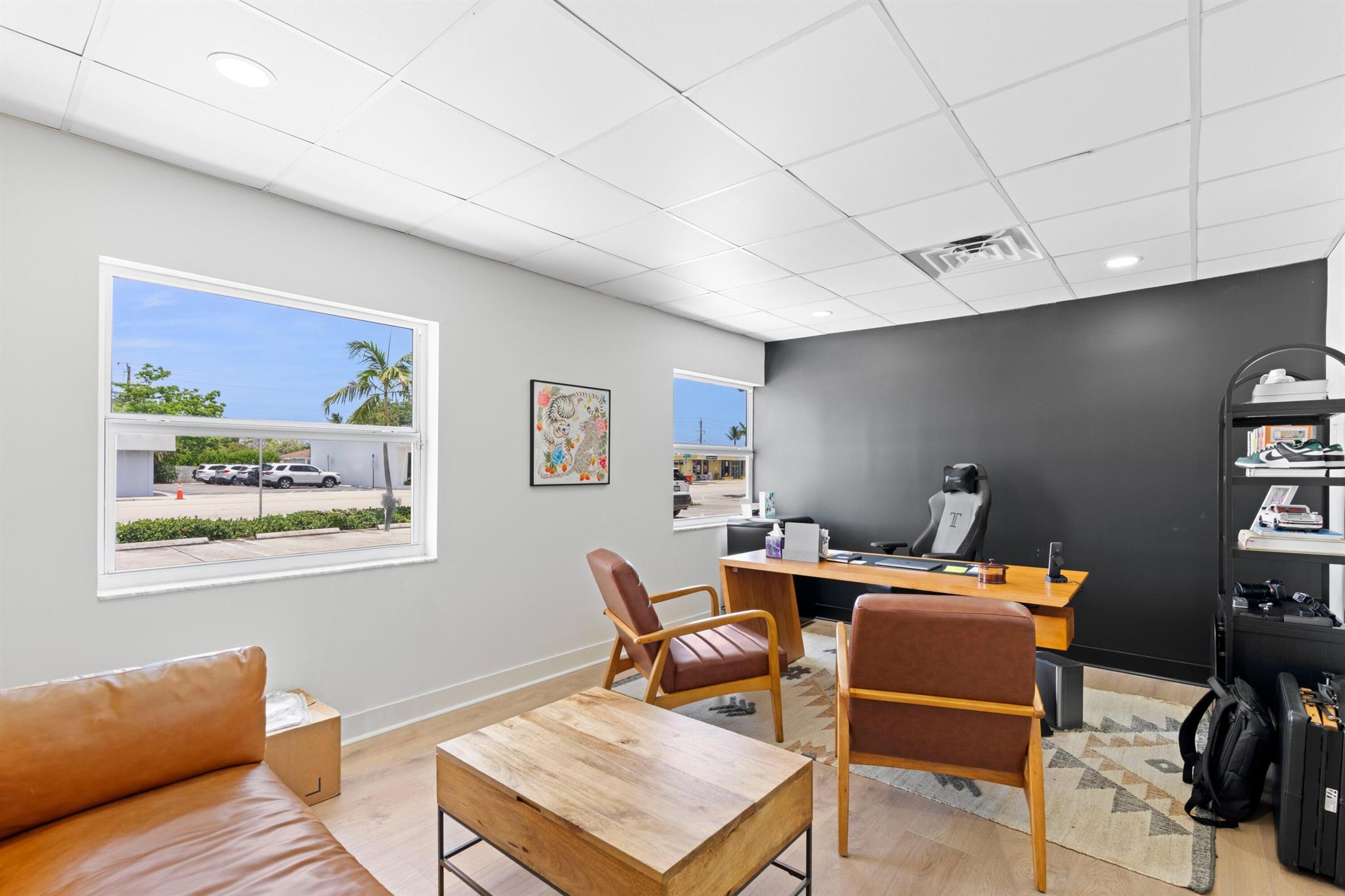 COLONIAL ESTATES - Commercial Sale