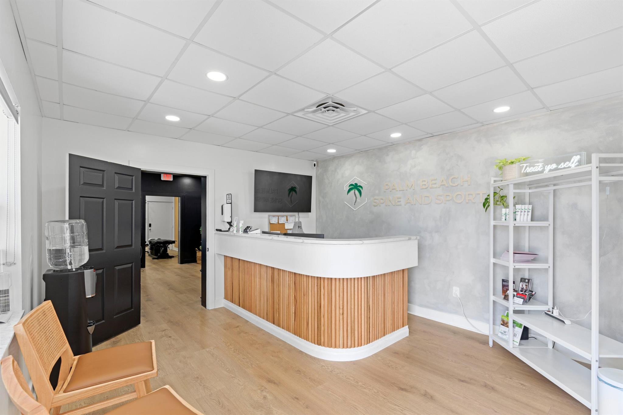 COLONIAL ESTATES - Commercial Sale
