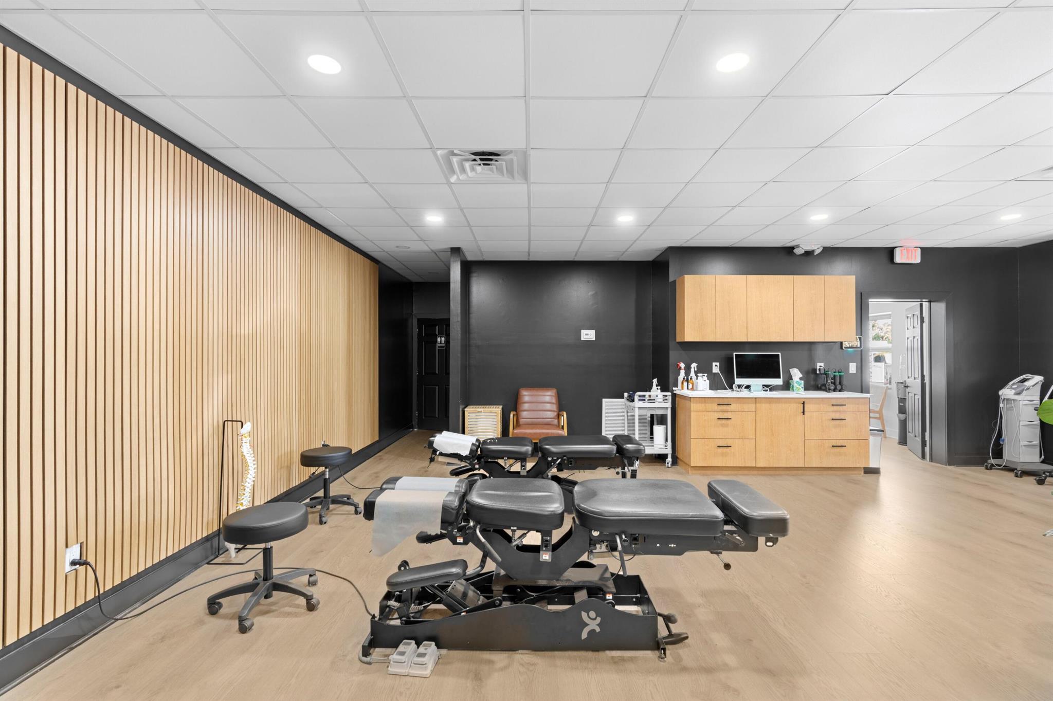 COLONIAL ESTATES - Commercial Sale