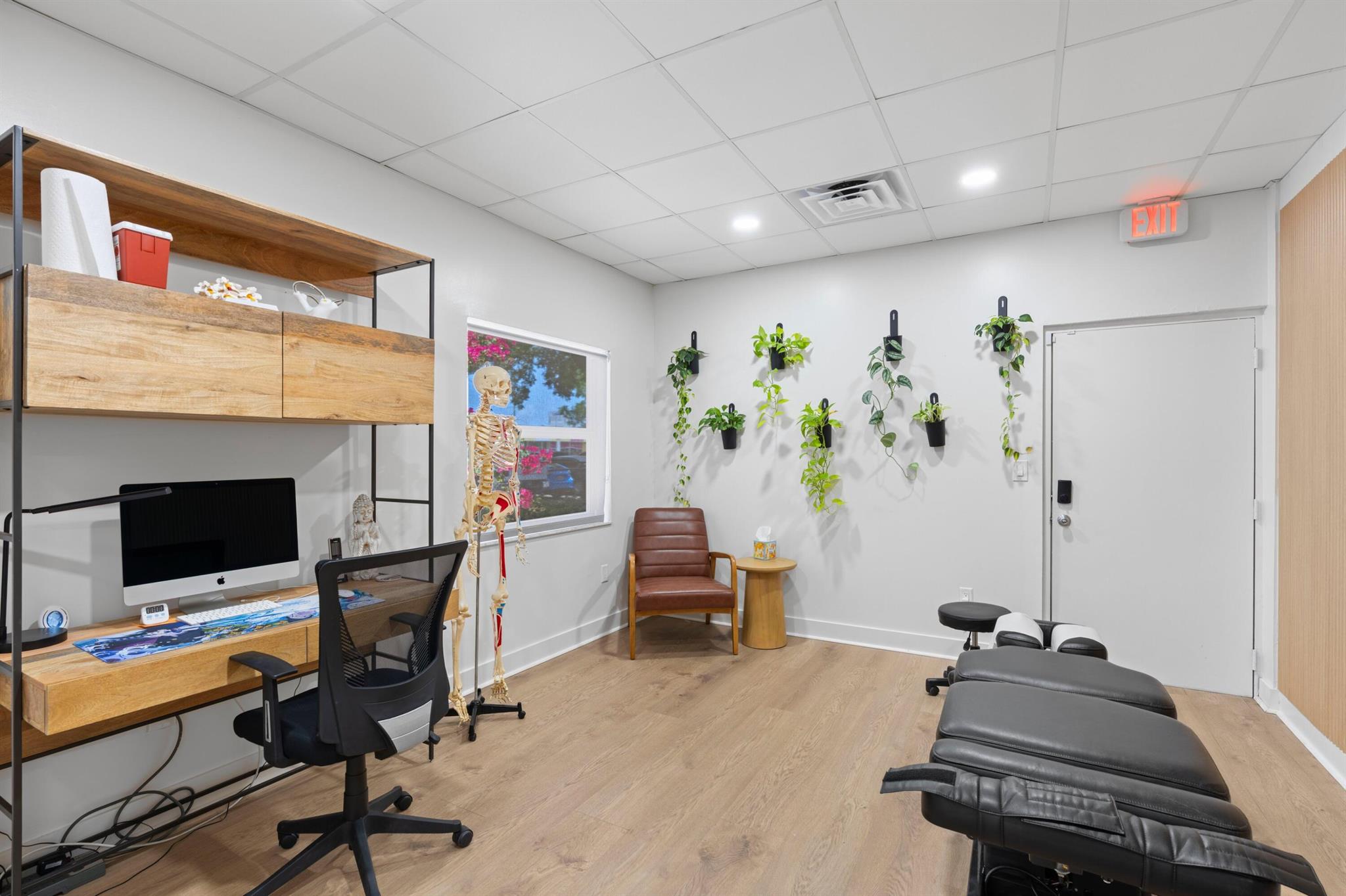 COLONIAL ESTATES - Commercial Sale