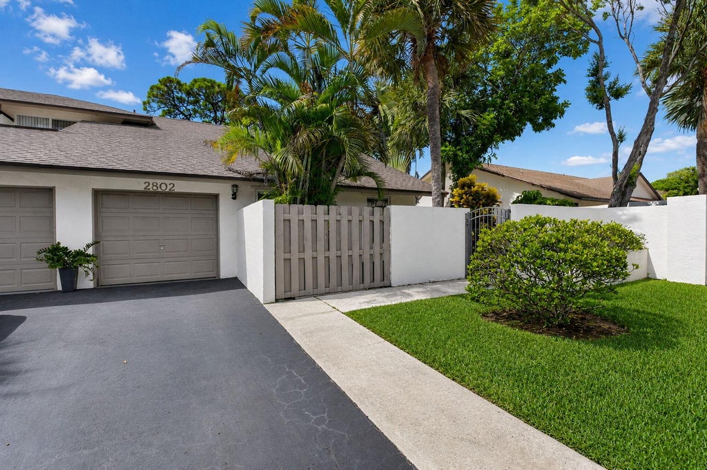 Photo of 2802 SW 6th Street, Delray Beach, FL 33445 (MLS # B26069883)