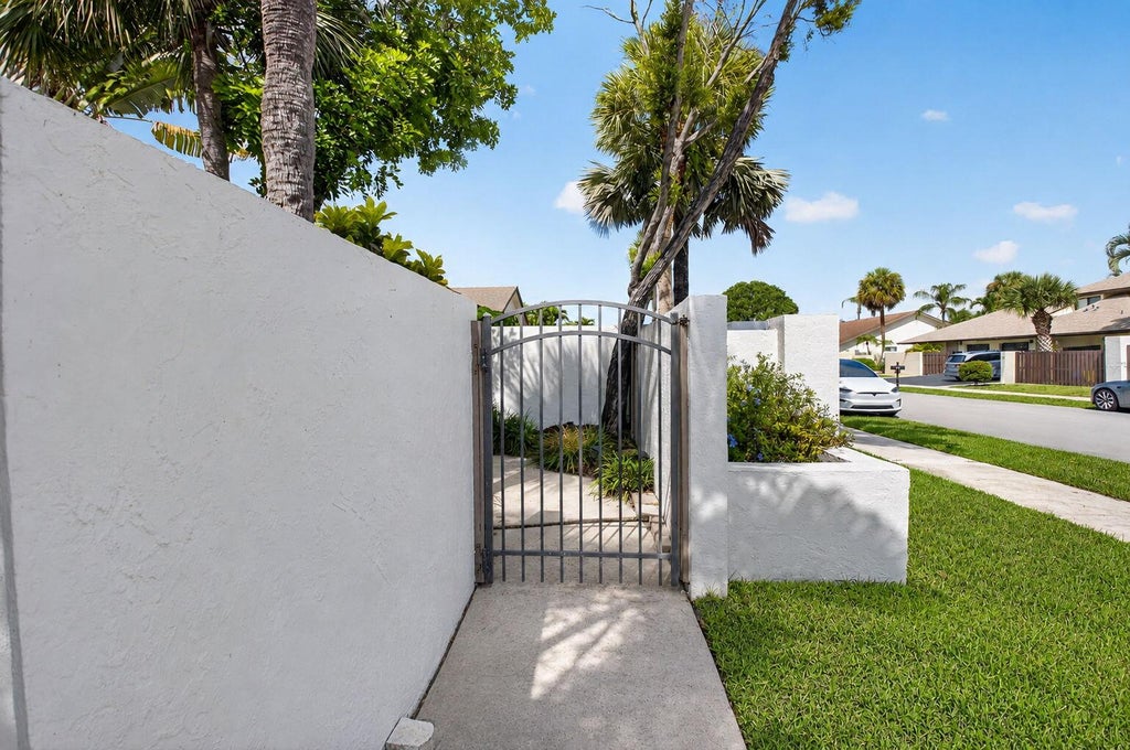 Photo of 2802 SW 6th Street, Delray Beach, FL 33445 (MLS # B26069883)
