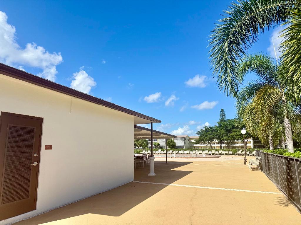 DORSET AT CENTURY VILLAGE CONDO - Residential Lease