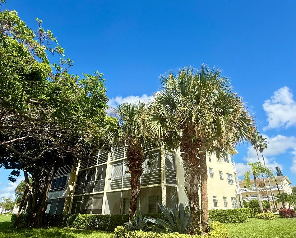 DORSET AT CENTURY VILLAGE CONDO - Residential Lease