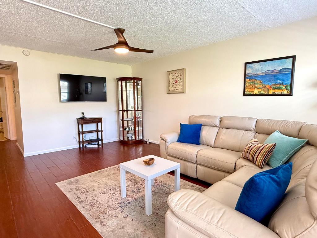 DORSET AT CENTURY VILLAGE CONDO - Residential Lease