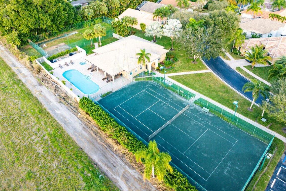 TROPICAL LAKES PH 2 - Residential