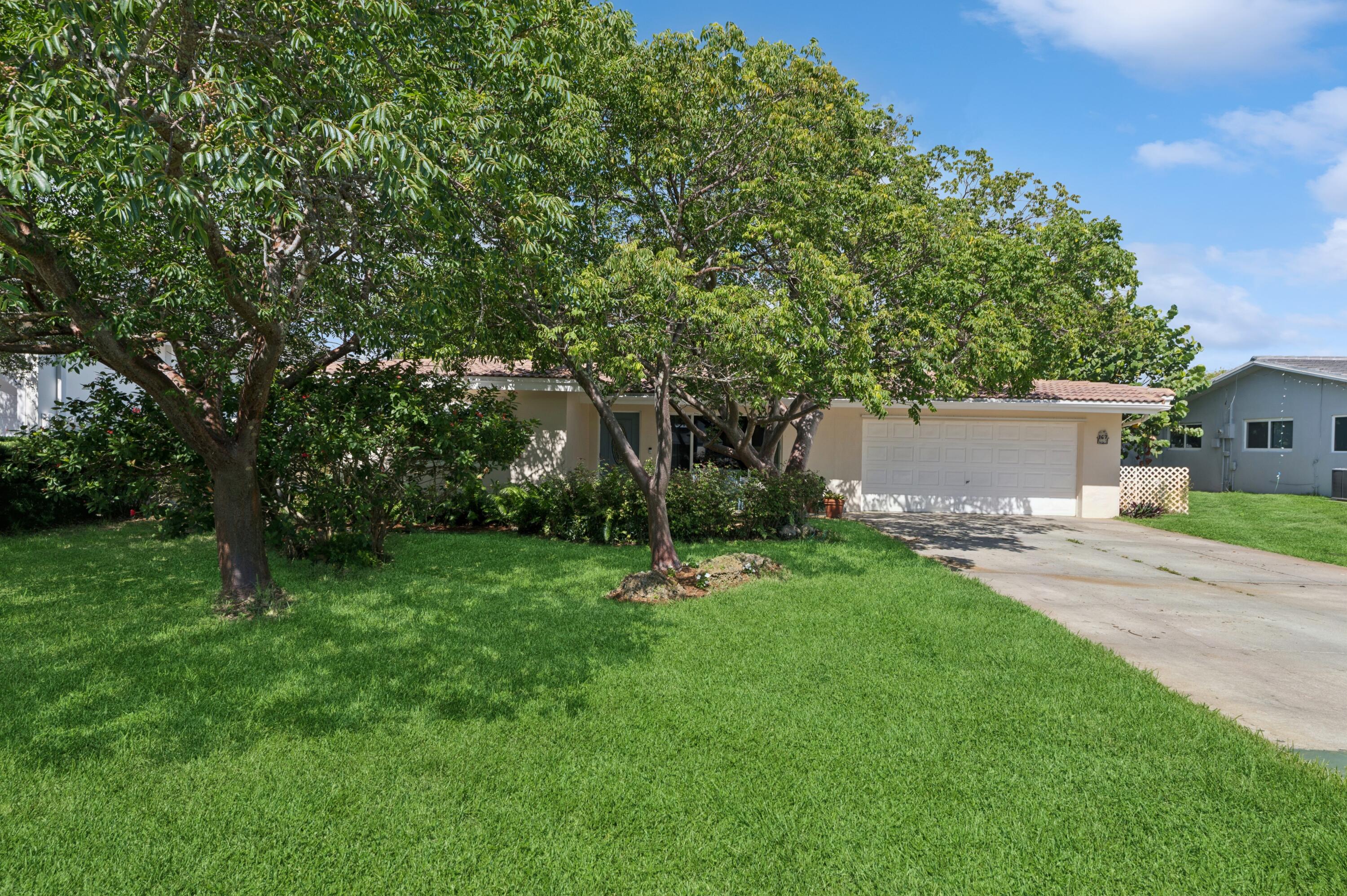 Quiet beautiful Florida neighborhood. Close to downtown, I-95, Boca Regional Hospital, Mizner Park, Brightline Train Station, Boca Raton Public Library. Beautiful big tree lined lot with a fenced in backyard for entertaining. The 4th bedroom is a convertible from the garage area.