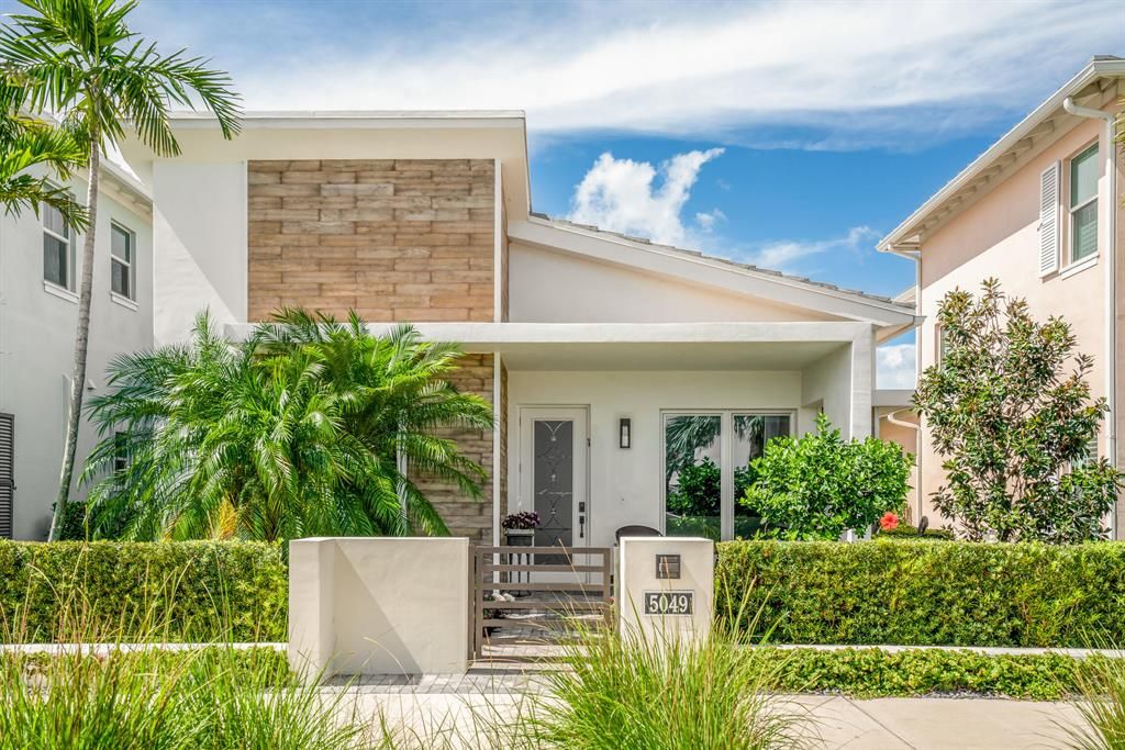 Photo of 5049 Grandiflora Road, Palm Beach Gardens, FL 33418 (MLS # R10717355)