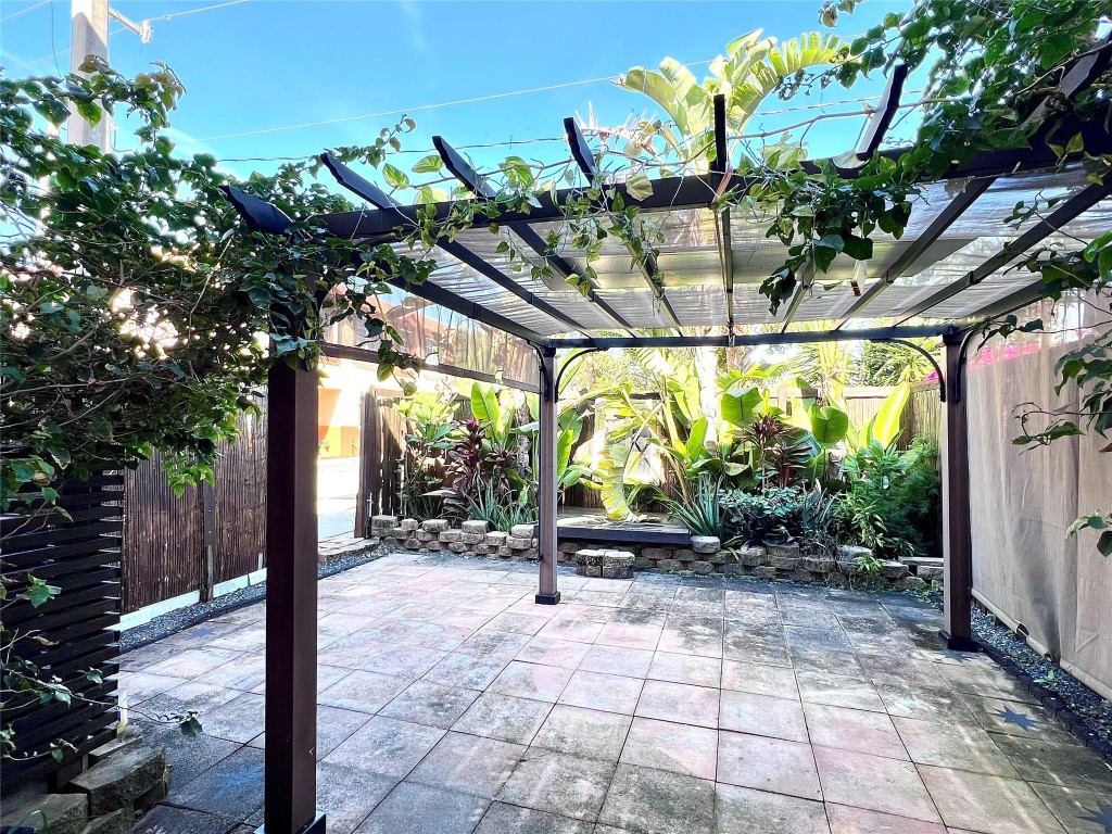 Hollywood Place - Residential