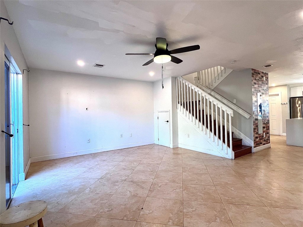 Hollywood Place - Residential