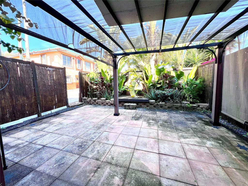 Hollywood Place - Residential