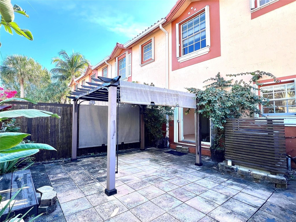 Hollywood Place - Residential