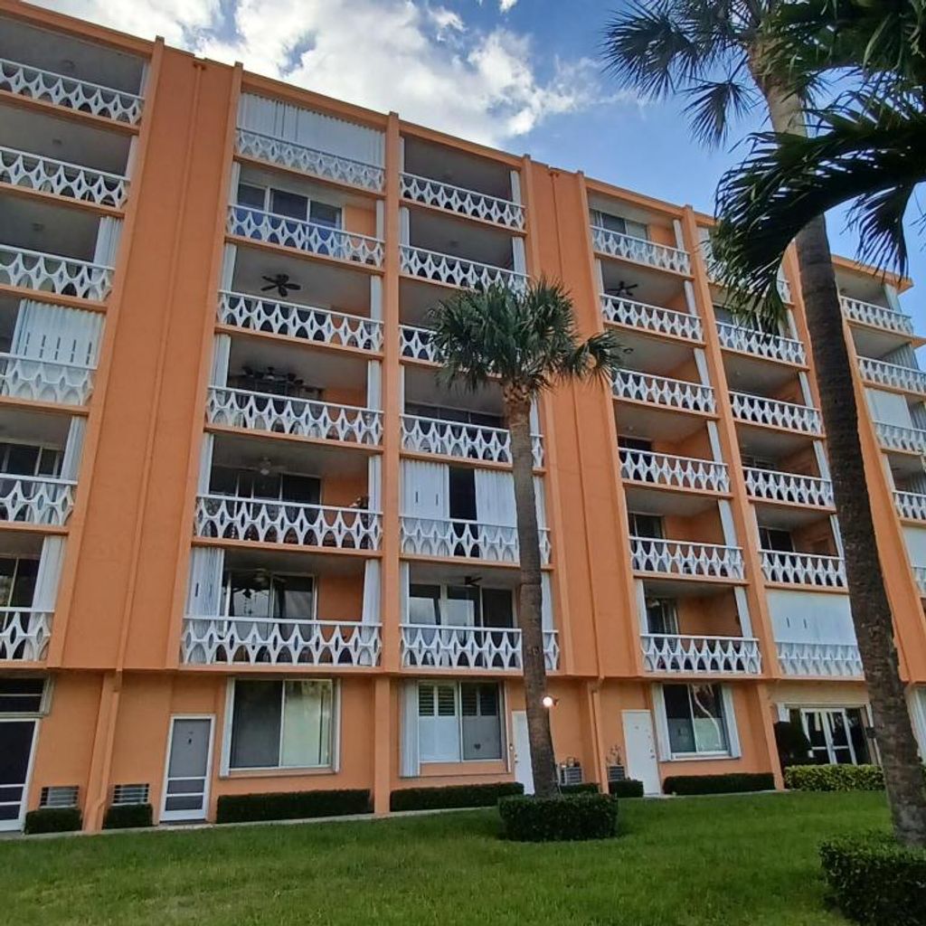 Photo of 15 S Golfview Road #303, Lake Worth Beach, FL 33460 (MLS # R11138152)