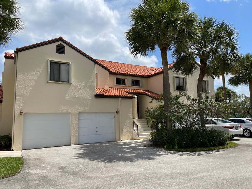 Photo of 21 Via De Casas Sur #203, Boynton Beach, FL 33426 (MLS # R10906286)