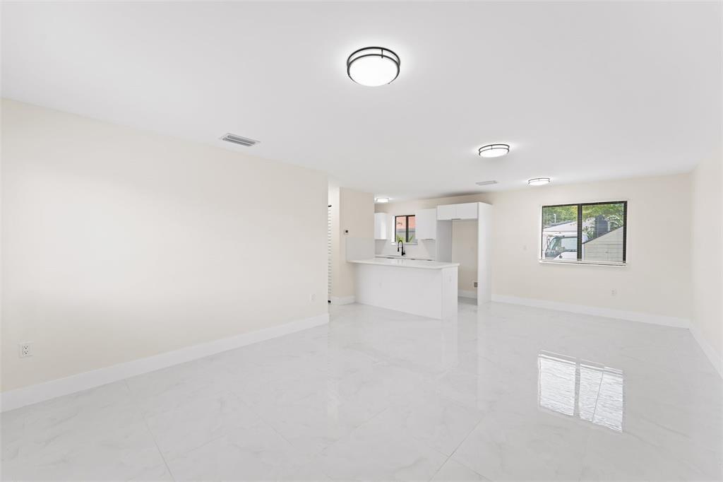 17 AVE MANOR - Residential Lease