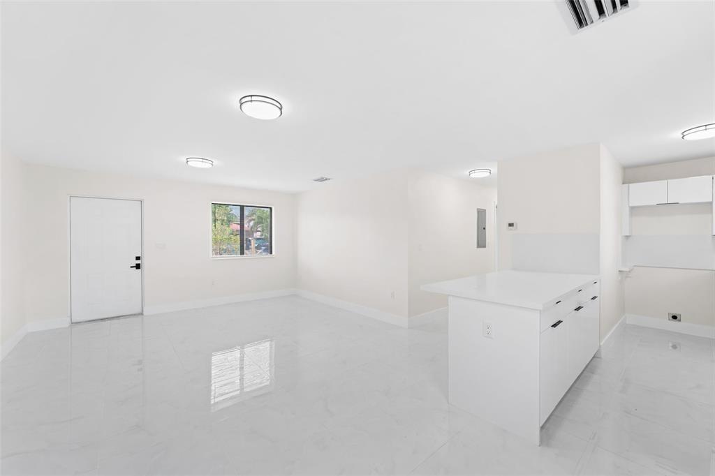 17 AVE MANOR - Residential Lease